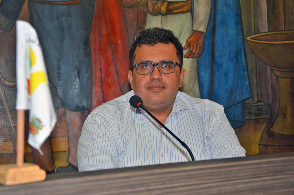 Concejal Correa denuncia que mandatarios en el Tolima serían escoltados por exparamilitares Concejal Correa denuncia que mandatarios en el Tolima serían escoltados por exparamilitares