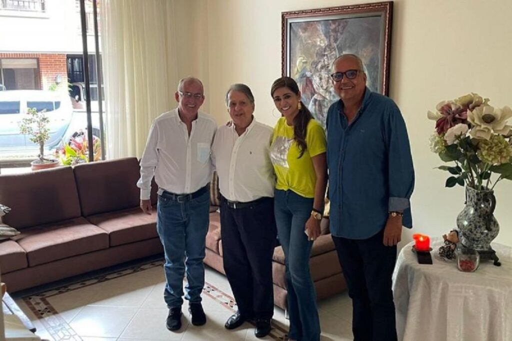 Adhesión de Alberto Santofimio a la campaña de Adriana Matiz y desata lluvia de críticas en Bogotá Adhesión de Alberto Santofimio a la campaña de Adriana Matiz y desata lluvia de críticas en Bogotá