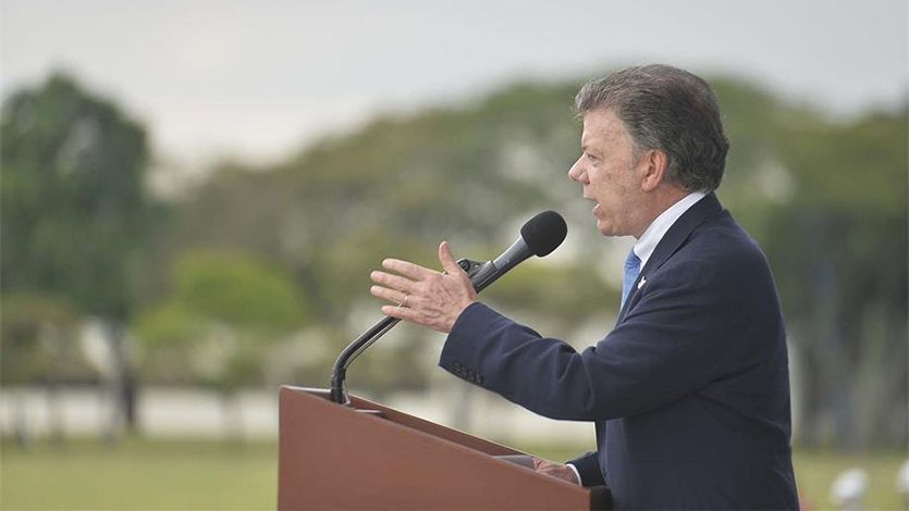 Hoy es el primer día de paz después de 52 años de guerra, dice Santos