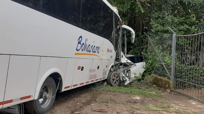 Sacerdote extranjero y tres personas más murieron en accidente en el municipio de Saldaña Sacerdote extranjero y tres personas más murieron en accidente en el municipio de Saldaña
