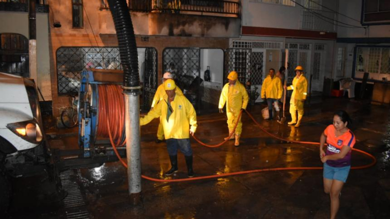 A pesar de la urgencia ante las lluvias, el Ibal dice que mejorará «a largo plazo» el sistema de recolección de aguas lluvias de la comuna Ocho A pesar de la urgencia ante las lluvias, el Ibal dice que mejorará «a largo plazo» el sistema de recolección de aguas lluvias de la comuna Ocho