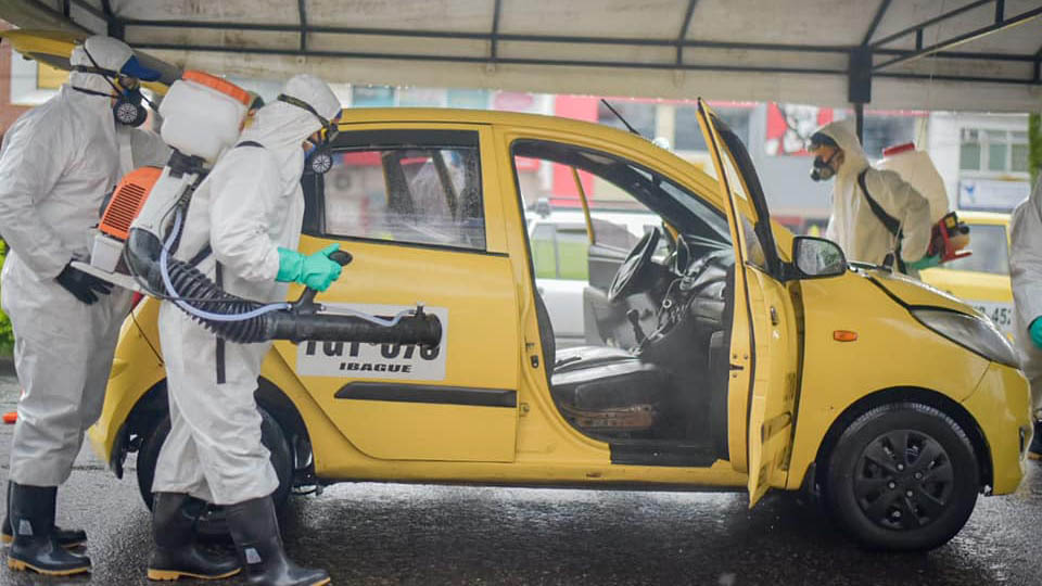 Desinfectan taxis en Ibagué para reducir riesgo de contagio por COVID-19