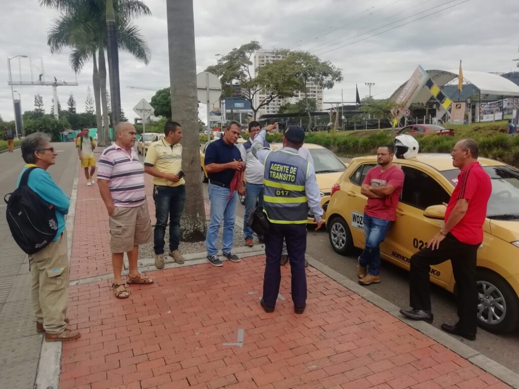 Les advierten a taxistas de Ibagué que montar ‘bahías’ no permitidas tiene una multa de $414.000 Les advierten a taxistas de Ibagué que montar ‘bahías’ no permitidas tiene una multa de $414.000