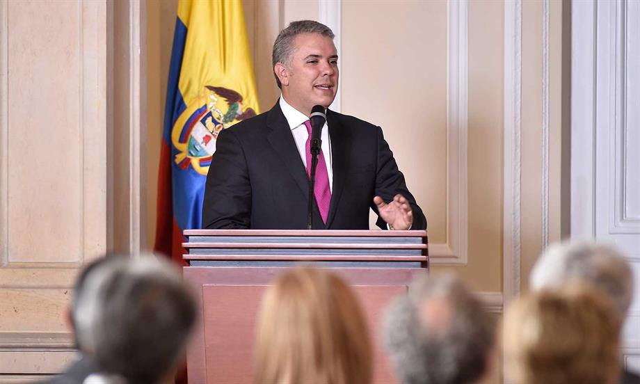 Duque sancionó Ley que establece la política pública en beneficio de los vendedores informales
