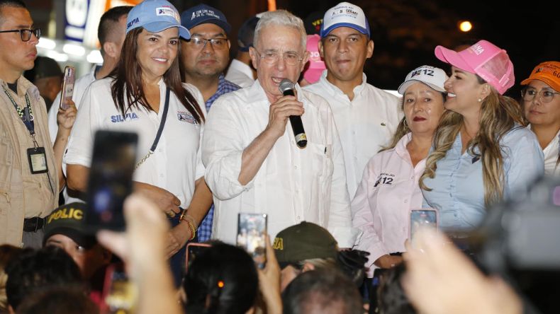 Expresidente Álvaro Uribe confirmó su apoyo a la campaña de Johana Aranda Expresidente Álvaro Uribe confirmó su apoyo a la campaña de Johana Aranda