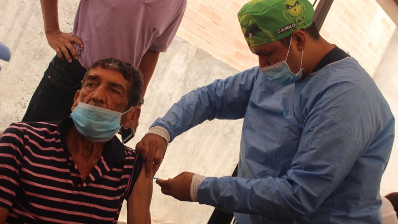 Mayores de 60 años: en estos puntos podrán aplicarse la tercera dosis contra el COVID-19 en Ibagué Mayores de 60 años: en estos puntos podrán aplicarse la tercera dosis contra el COVID-19 en Ibagué