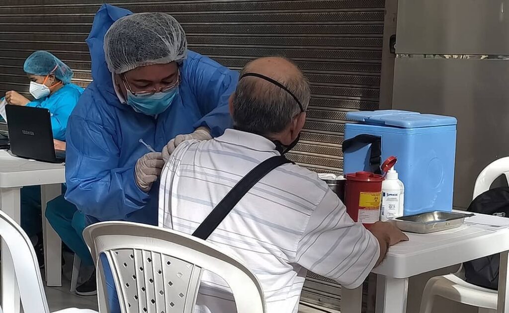 Reciba vacuna de Astrazeneca o Sinovac en el Centro Comercial La Estación de Ibagué