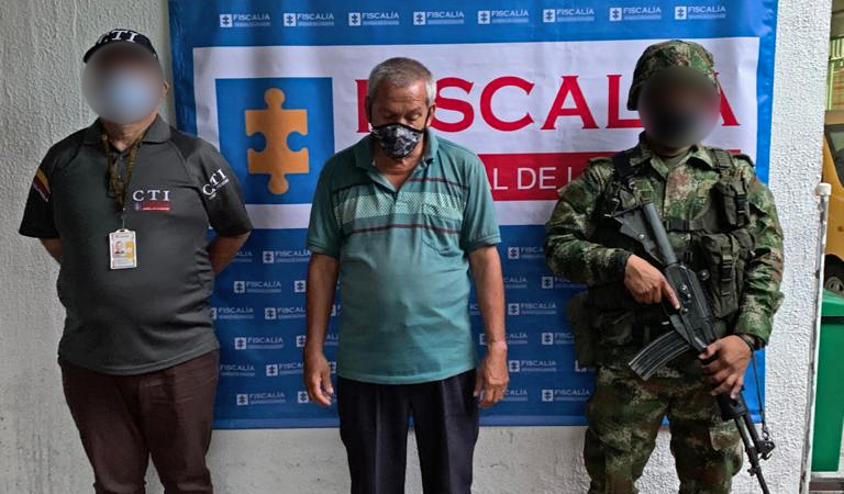 Capturan a veedor de El Espinal por extorsión a dos exfuncionarios y un periodista Capturan a veedor de El Espinal por extorsión a dos exfuncionarios y un periodista