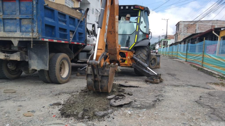 Con una inversión de $18.000 millones, inició la pavimentación de 90 vías en Ibagué Con una inversión de $18.000 millones, inició la pavimentación de 90 vías en Ibagué