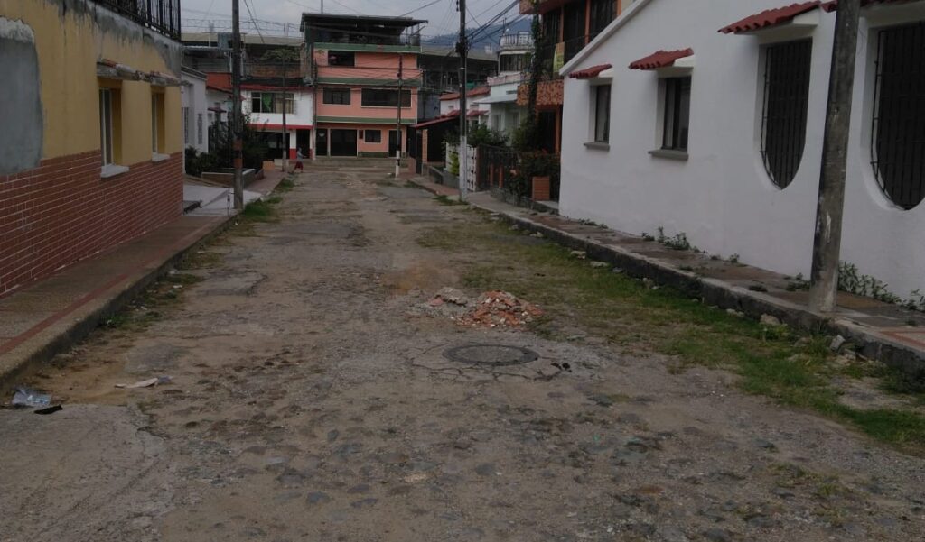 Seis meses tienen la Alcaldía de Ibagué y el IBAL para intervenir vía dañada en La Macarena Seis meses tienen la Alcaldía de Ibagué y el IBAL para intervenir vía dañada en La Macarena