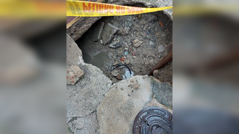 En el barrio Topacio están desesperados y enfermos por daño en el alcantarillado En el barrio Topacio están desesperados y enfermos por daño en el alcantarillado