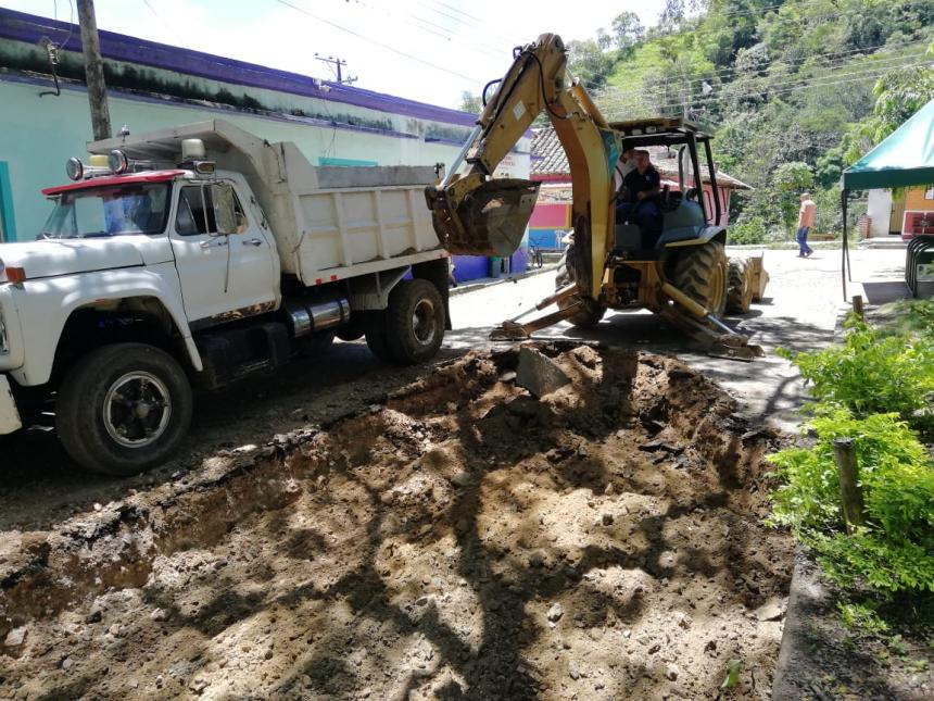 Nada que se entrega la pavimentación del Centro poblado de San Bernardo en Ibagué Nada que se entrega la pavimentación del Centro poblado de San Bernardo en Ibagué