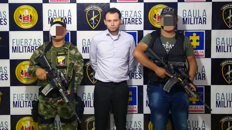 Cae extorsionista que se hacía pasar por miembro de la AUC Cae extorsionista que se hacía pasar por miembro de la AUC