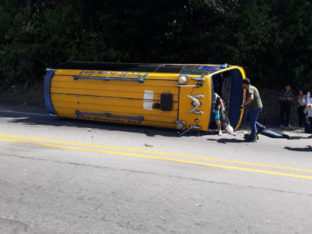 Bus intermunicipal se quedó sin frenos en la vía que comunica a Lérida con Venadillo Bus intermunicipal se quedó sin frenos en la vía que comunica a Lérida con Venadillo
