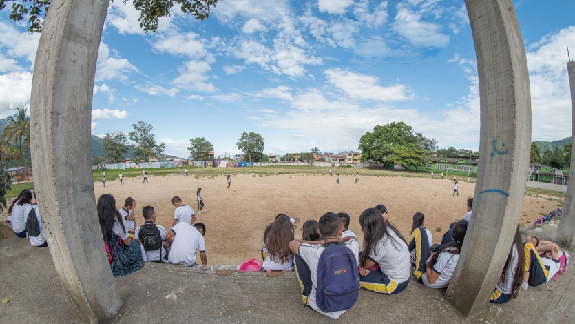 “Colegios no podrán prohibir los noviazgos o cualquier tipo de manifestaciones de afecto”: Corte Constitucional “Colegios no podrán prohibir los noviazgos o cualquier tipo de manifestaciones de afecto”: Corte Constitucional