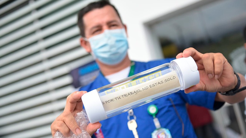 Roott+Co entregó elementos de protección contra el COVID-19 a personal médico de Ibagué Roott+Co entregó elementos de protección contra el COVID-19 a personal médico de Ibagué