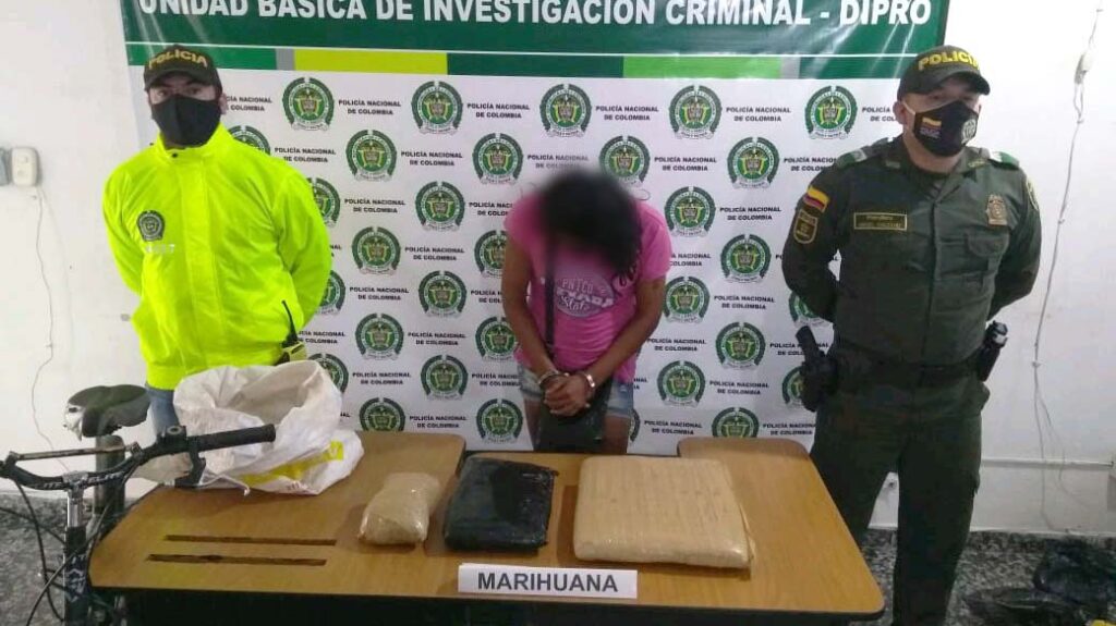 Un hombre fue capturado en Ibagué mientras transportaba siete kilos de marihuana en un costal Un hombre fue capturado en Ibagué mientras transportaba siete kilos de marihuana en un costal