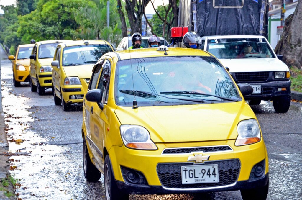 Desde este lunes, taxis vuelven a operar sin restricción y se reactiva el cobro de peajes en el país Desde este lunes, taxis vuelven a operar sin restricción y se reactiva el cobro de peajes en el país
