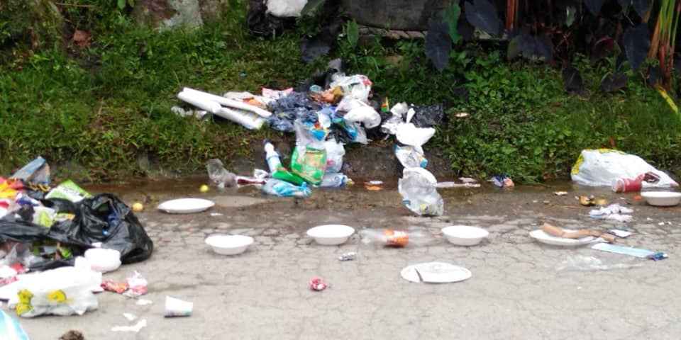 Volvieron los turistas al Cañón del Combeima y con ellos los desbordantes regueros de basura Volvieron los turistas al Cañón del Combeima y con ellos los desbordantes regueros de basura