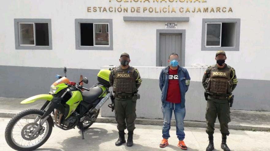 Un hombre fue capturado con una licencia de conducción falsa en la vía Calarcá – Cajamarca