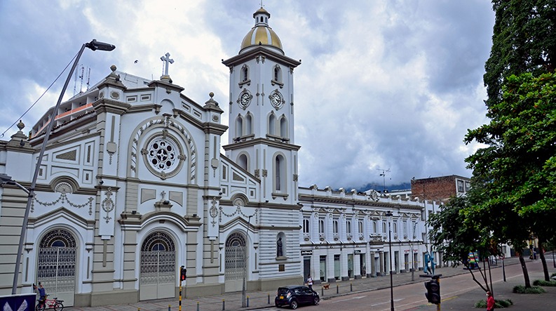 Autoridades preparan protocolos para la reapertura de iglesias en todo el Tolima Autoridades preparan protocolos para la reapertura de iglesias en todo el Tolima