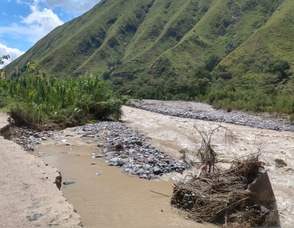 Cortolima restablecerá paso en la vía Rovira- Roncesvalles afectado por fuertes lluvias Cortolima restablecerá paso en la vía Rovira- Roncesvalles afectado por fuertes lluvias