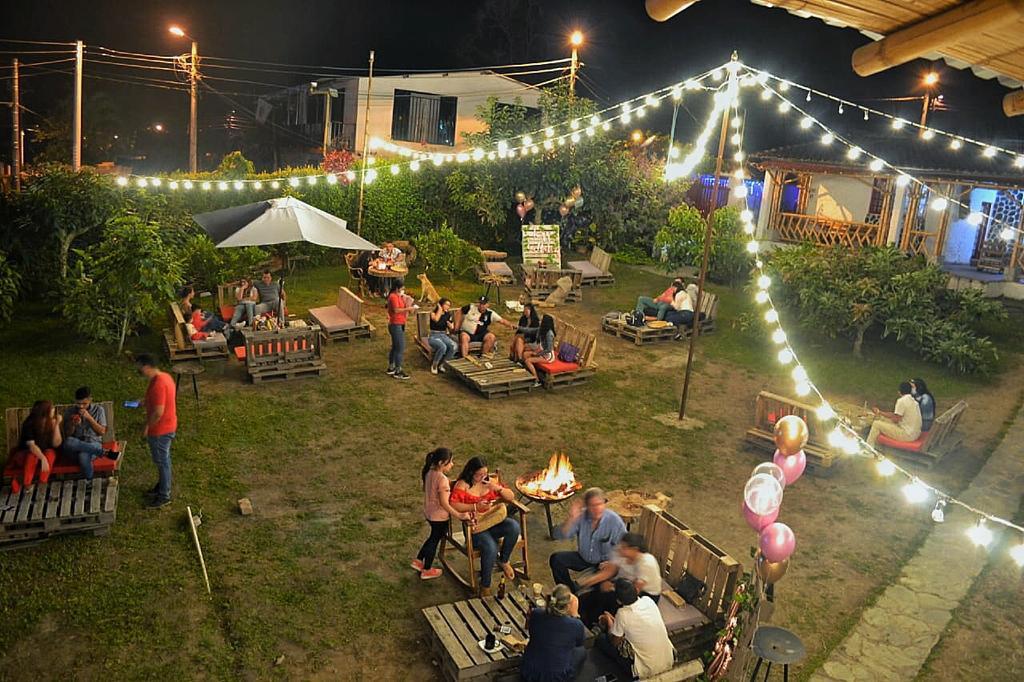 Alza del salario mínimo pone en riesgo el empleo formal en restaurantes Alza del salario mínimo pone en riesgo el empleo formal en restaurantes