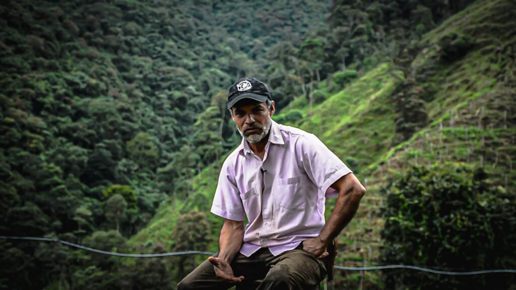 El comerciante de Chaparral que asumió el cuidado del Águila Real de Montaña El comerciante de Chaparral que asumió el cuidado del Águila Real de Montaña