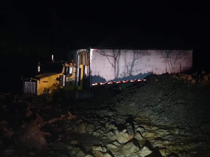 Derrumbe ocasionó cierre parcial de la vía Fresno – Manizales Derrumbe ocasionó cierre parcial de la vía Fresno – Manizales