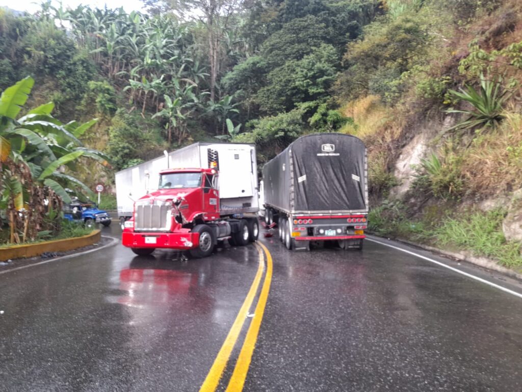 Accidente de tránsito generó congestión vehicular en vía La Línea Accidente de tránsito generó congestión vehicular en vía La Línea