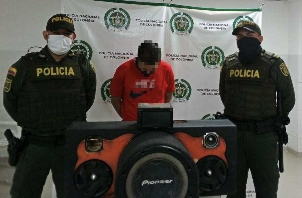 Policía de Ibagué recuperó cabina de sonido robada y capturó al ladrón Policía de Ibagué recuperó cabina de sonido robada y capturó al ladrón