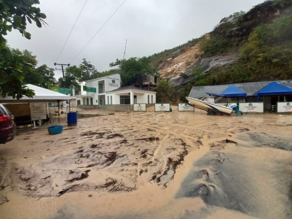 Deslizamiento produjo cierre parcial del parqueadero de la represa de Prado Deslizamiento produjo cierre parcial del parqueadero de la represa de Prado