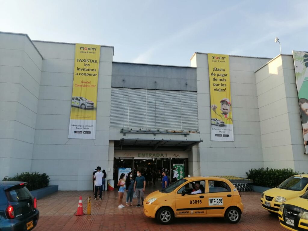 Taxistas de Ibagué molestos con Multicentro por difundir publicidad de transporte ilegal Taxistas de Ibagué molestos con Multicentro por difundir publicidad de transporte ilegal