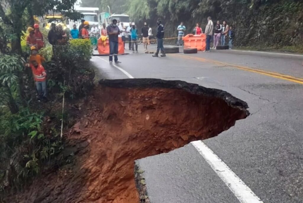 ¡Tome nota! Vía Medellín- Bogotá cerrada por pérdida de banca ¡Tome nota! Vía Medellín- Bogotá cerrada por pérdida de banca