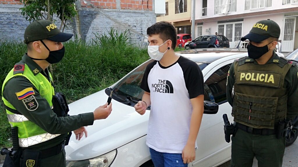 En cuestión de horas la Policía recuperó un automóvil hurtado en la variante de Ibagué En cuestión de horas la Policía recuperó un automóvil hurtado en la variante de Ibagué