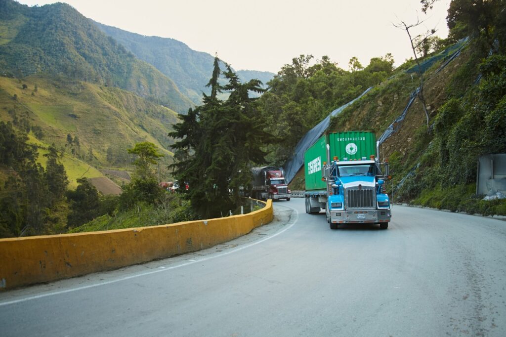 Vuelven los cierres nocturnos a la vía Cajamarca – Calarcá Vuelven los cierres nocturnos a la vía Cajamarca – Calarcá