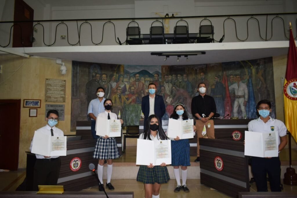 20 estudiantes de colegios públicos de Ibagué fueron concejales por un día 20 estudiantes de colegios públicos de Ibagué fueron concejales por un día
