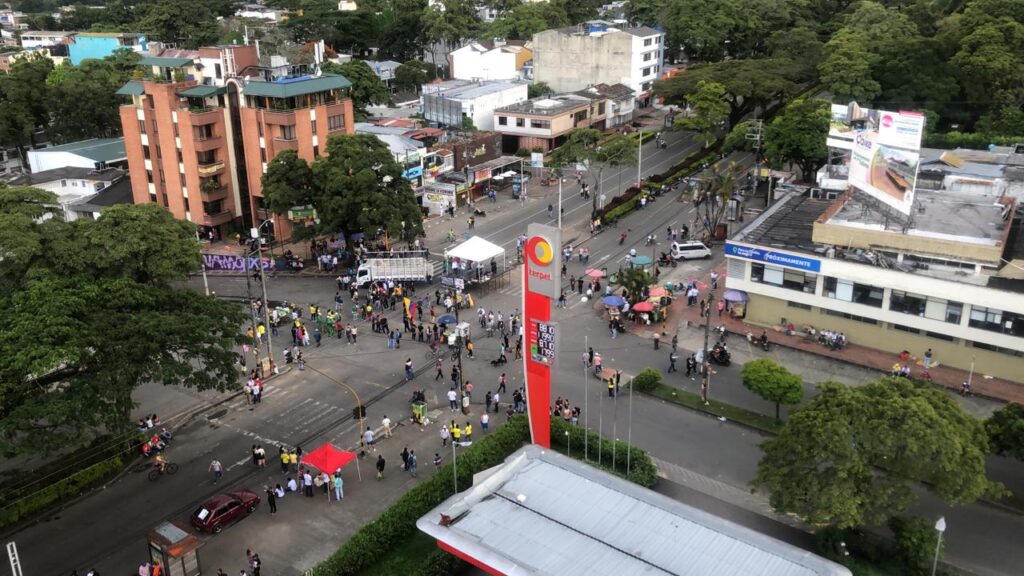 Ya se despejó la calle 37 y la movilización se desplazó hacia el centro de Ibagué