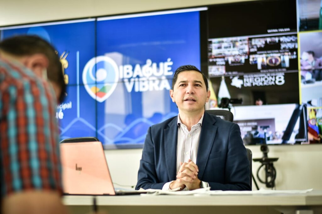 En menos de 24 horas, Hurtado pasó de hablar de confinamiento total los fines de semana a libertad absoluta En menos de 24 horas, Hurtado pasó de hablar de confinamiento total los fines de semana a libertad absoluta