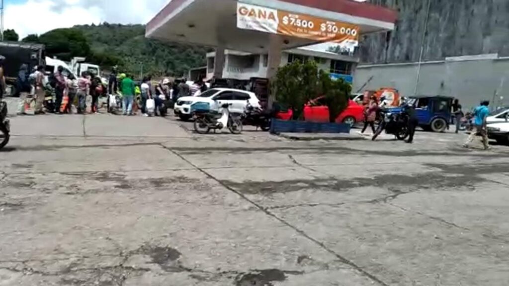 Desabastecimiento de combustible y alimentos en Líbano Tolima por bloqueos Desabastecimiento de combustible y alimentos en Líbano Tolima por bloqueos
