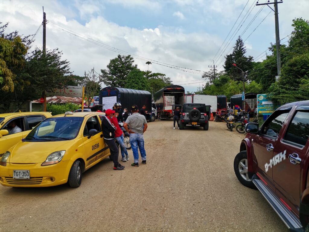 Manifestantes bloquean ocho vías en el Tolima Manifestantes bloquean ocho vías en el Tolima