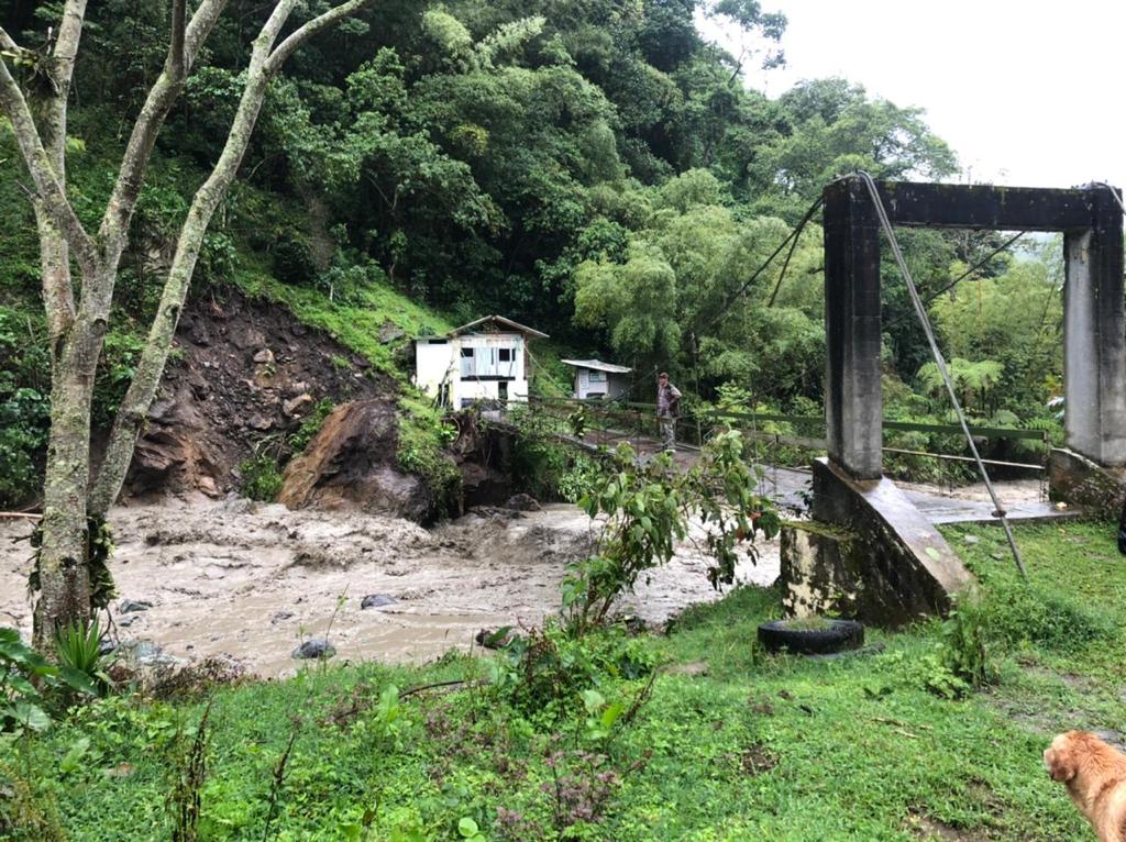 Autoridades atienden emergencias por deslizamientos y crecientes de ríos en Ibagué Autoridades atienden emergencias por deslizamientos y crecientes de ríos en Ibagué