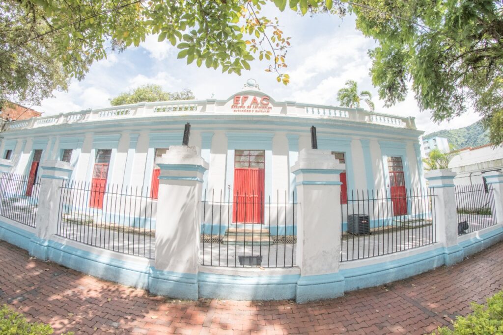 Estudiantes de la Efac ahora podrán convertirse en profesionales de la Unad Estudiantes de la Efac ahora podrán convertirse en profesionales de la Unad