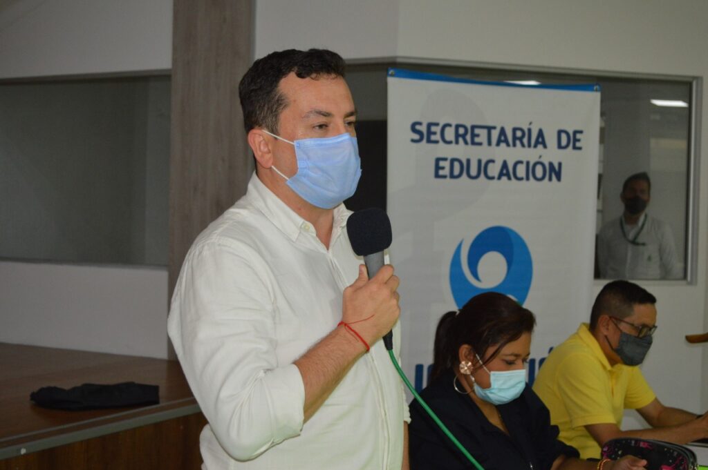 Secretario de Educación se reunirá con operador del PAE para resolver quejas por entrega de mercados Secretario de Educación se reunirá con operador del PAE para resolver quejas por entrega de mercados