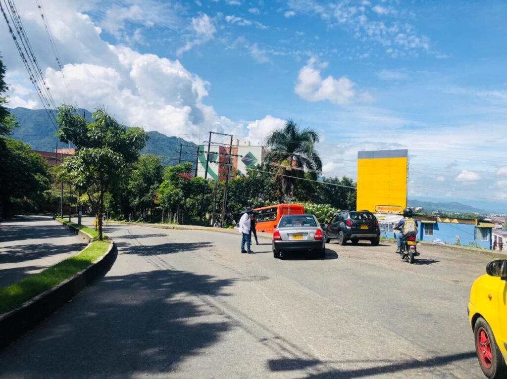 Bloqueo de la calle 60 genera congestión vial Bloqueo de la calle 60 genera congestión vial