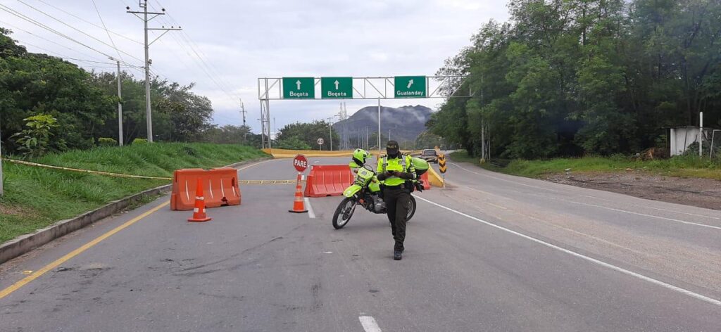 Reportan cierres en dos vías del Tolima Reportan cierres en dos vías del Tolima