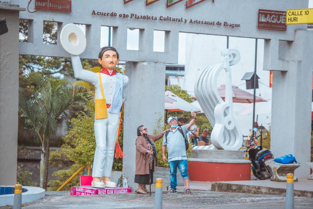 Nueve figuras alusivas al folclor tolimense adornan el centro de Ibagué Nueve figuras alusivas al folclor tolimense adornan el centro de Ibagué