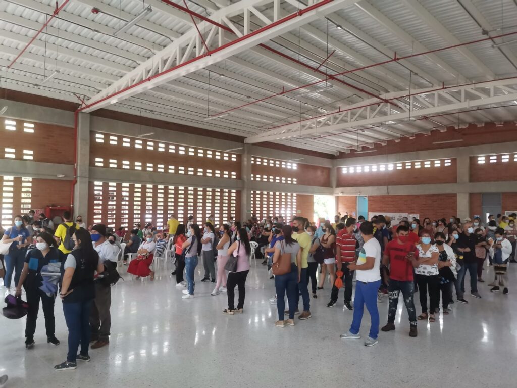 Ciudadanos ‘se rebotaron’ en jornada de vacunación porque no querían aplicarse dosis de Sinovac Ciudadanos ‘se rebotaron’ en jornada de vacunación porque no querían aplicarse dosis de Sinovac