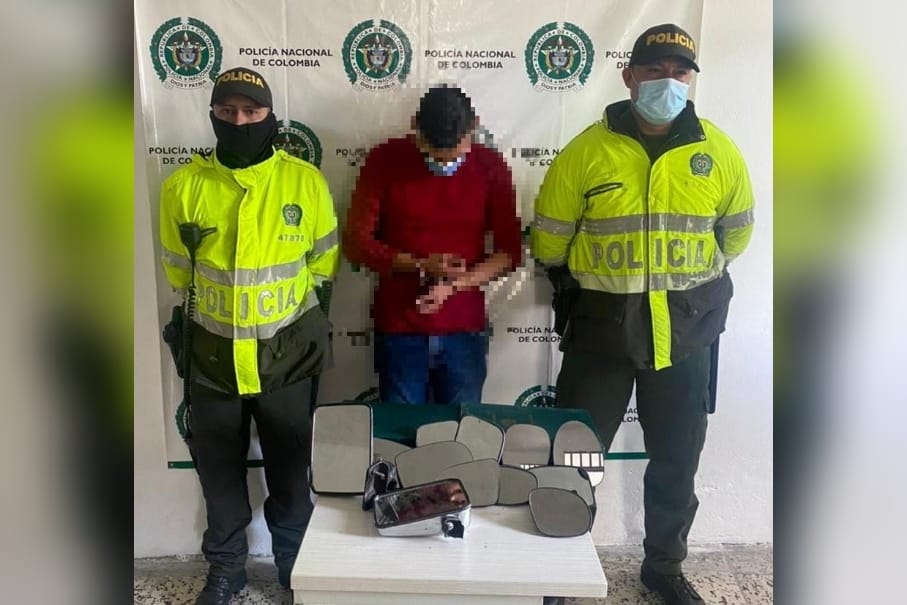 Capturan a hombre que robaba espejos de carros en Ibagué Capturan a hombre que robaba espejos de carros en Ibagué