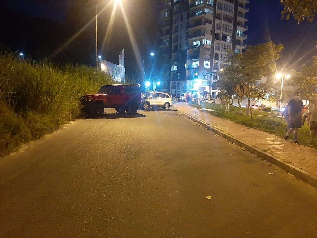 Por invadir carril contrario, un vehículo chocó contra otro en El Vergel Por invadir carril contrario, un vehículo chocó contra otro en El Vergel